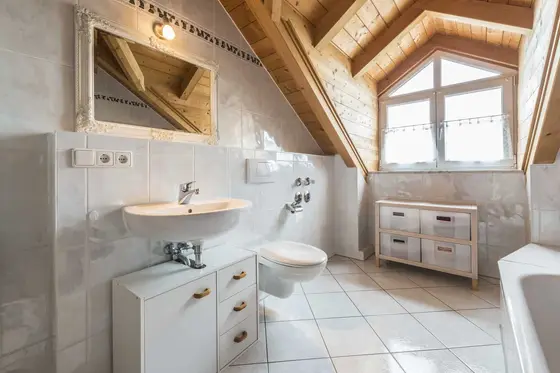 Les étapes pour installer un faux plafond dans une salle de bain ?