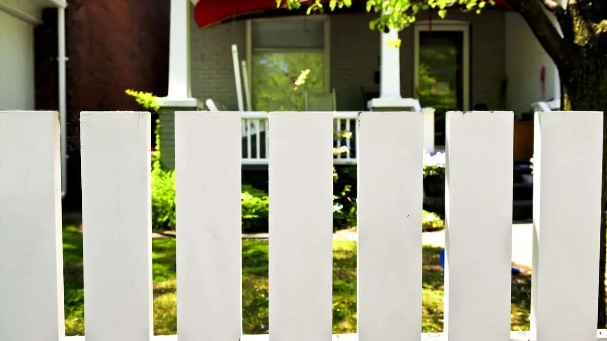 Construction en limite de propriété : ce que dit la loi française.
