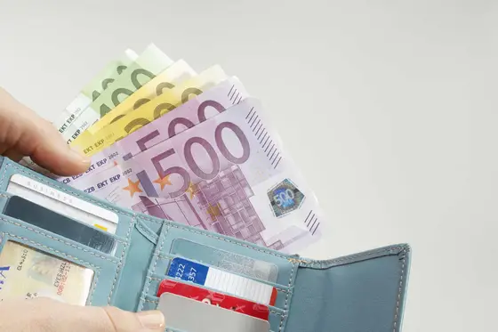 Quel est le plafond pour un retrait d’argent au guichet ?