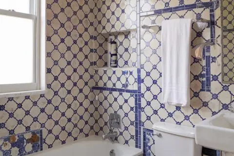 Carrelage salle de bain : les tendances incontournables de 2025