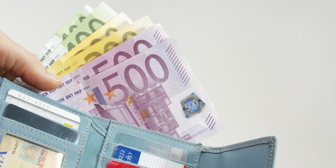 Quel est le plafond pour un retrait d’argent au guichet ?