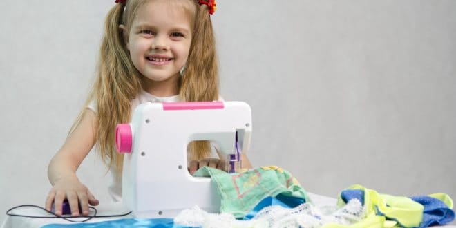 Quelle machine à coudre choisir pour un enfant ?