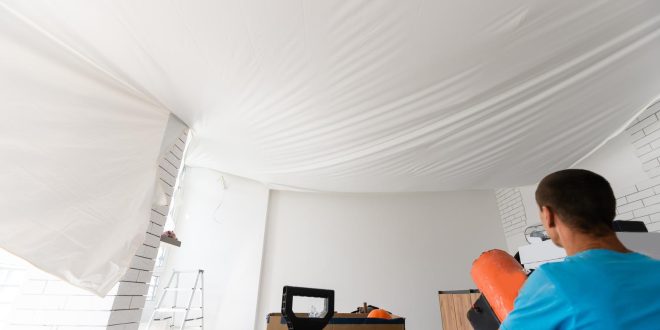 Avec quoi nettoyer un plafond tendu ?